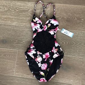 FRANKIES BIKINIS🌸 (black lotus) SIZE SMALL